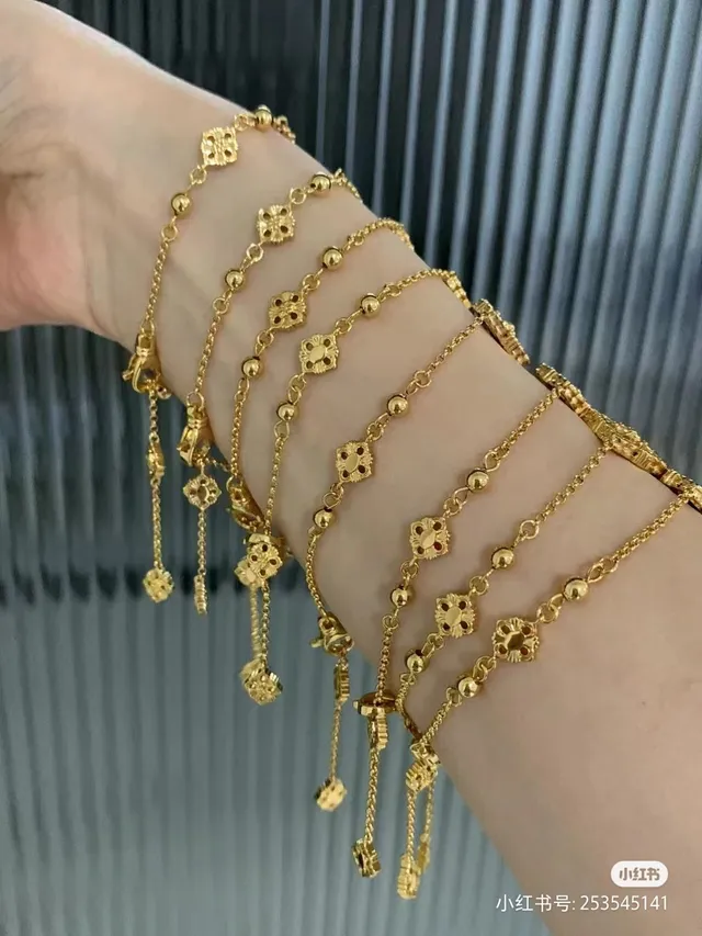 Van Cleef & Arpels Alhambra Bracelet en or avec émail vert 2