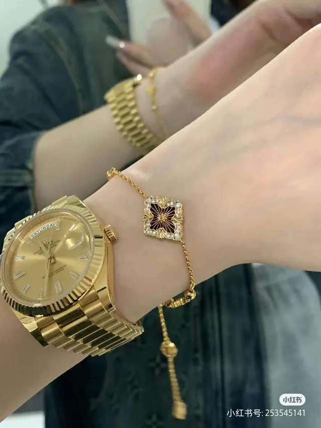 Van Cleef & Arpels Alhambra Bracelet en or avec émail vert 7