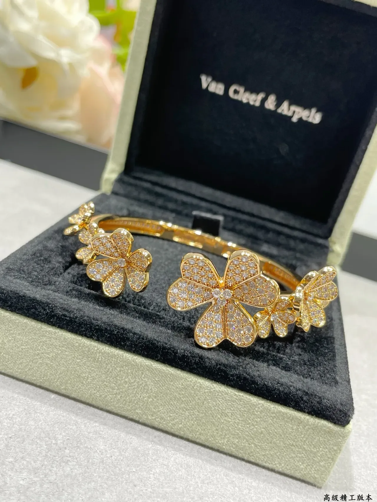 Van Cleef & Arpels سوار زهور بانسيه ملهم من الألهامبرا 7