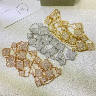 Van Cleef & Arpels Alhambra Pavé Four-Leaf Clover Motif হার