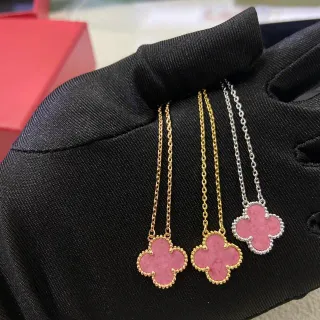 Van Cleef & Arpels Alhambra গোলাপী পাথর চারপাতা পেন্ডেন্ট নেকলেস