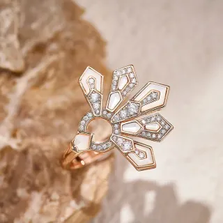 Van Cleef & Arpels Frivole Éventail Géométrique en Mère de Perle et Diamants