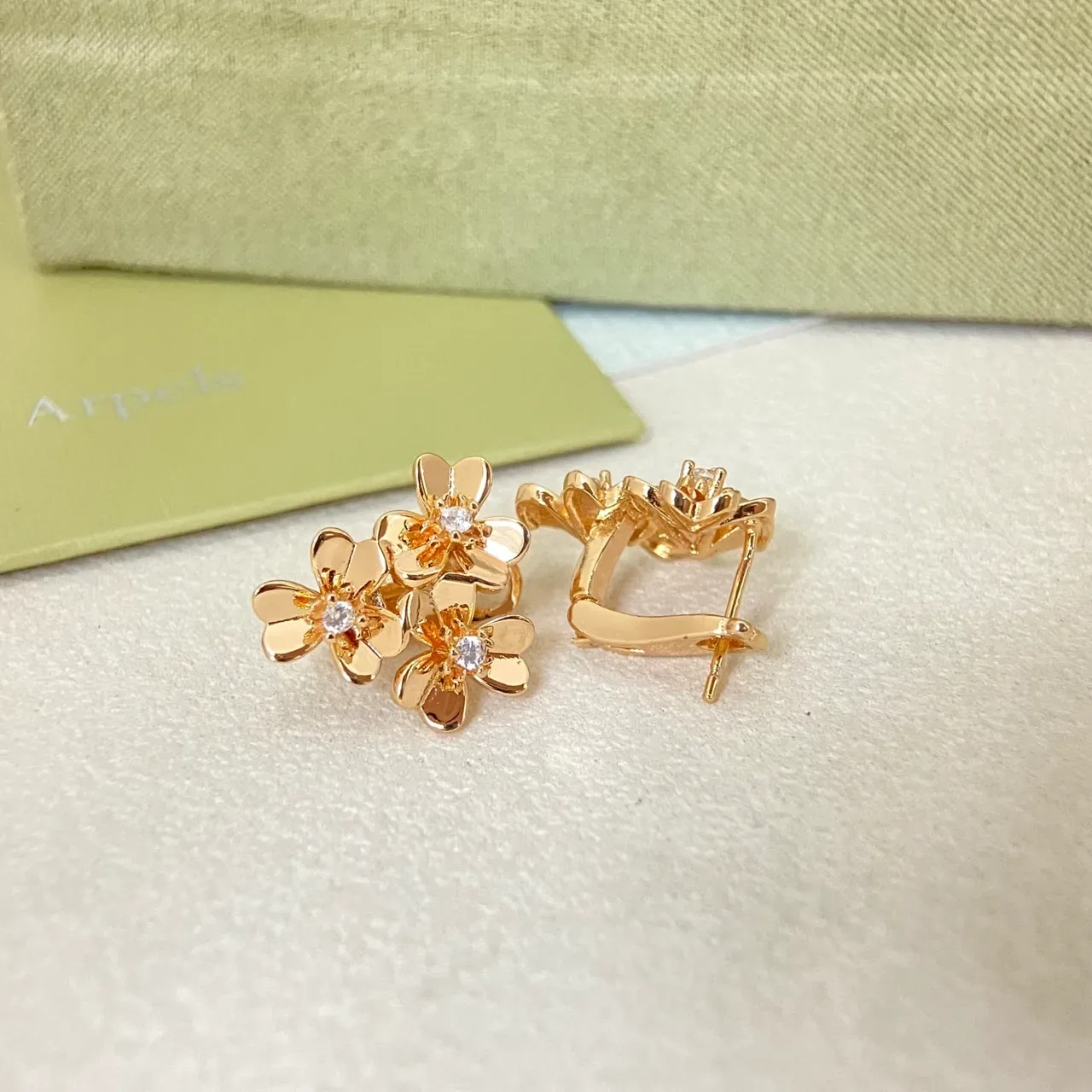 Van Cleef & Arpels सोना चाँदी पुष्प गुच्छ पाँच पंखुड़ी फूल बालियाँ 3