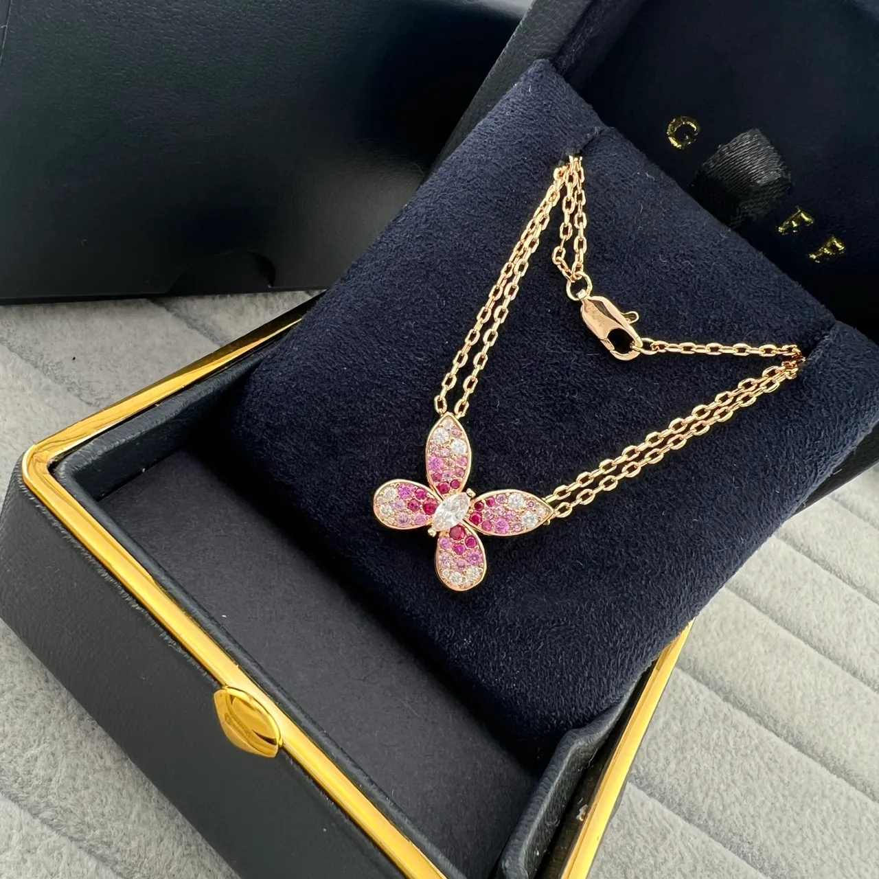 Van Cleef & Arpels Papillon Colar com Pingente de Borboleta em Ouro Rosa Gemas Pavé-Set 2