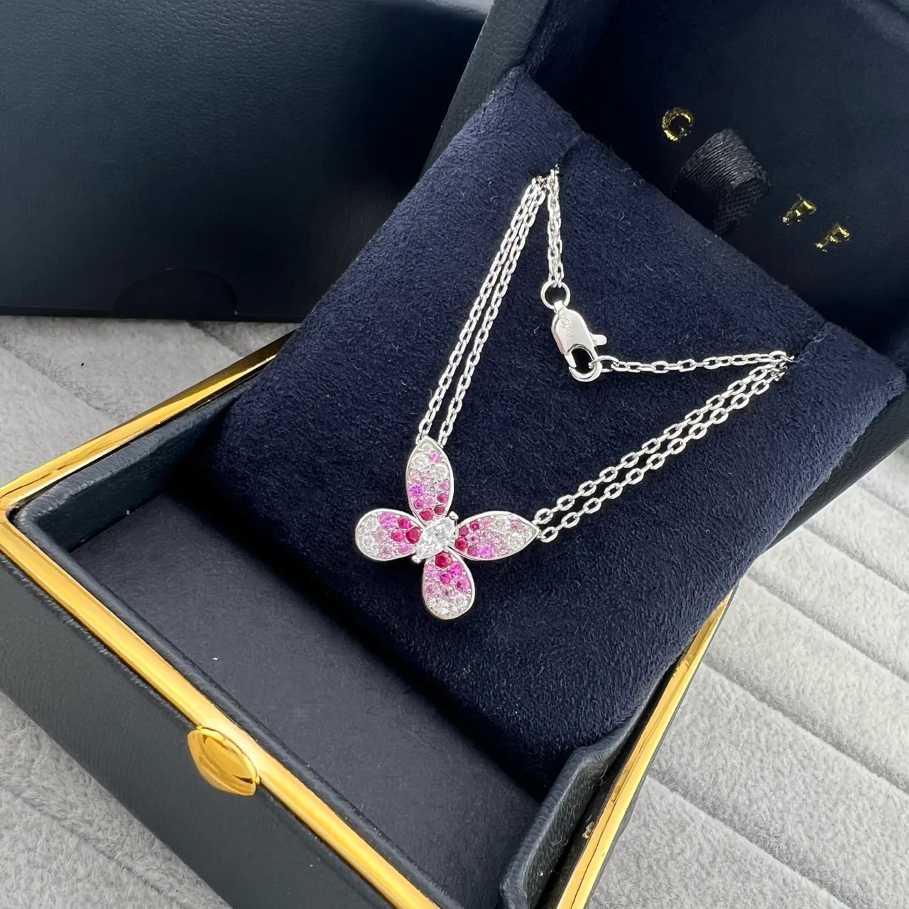 Van Cleef & Arpels Papillon Colar com Pingente de Borboleta em Ouro Rosa Gemas Pavé-Set 3