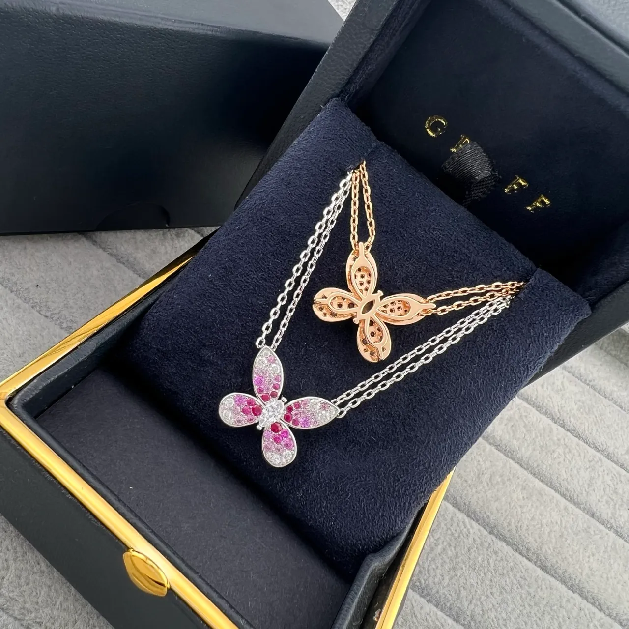 Van Cleef & Arpels Papillon Colar com Pingente de Borboleta em Ouro Rosa Gemas Pavé-Set 4