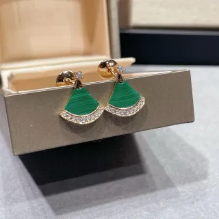 Van Cleef & Arpels Pavé Alhambra Malachite أقراط مروحة