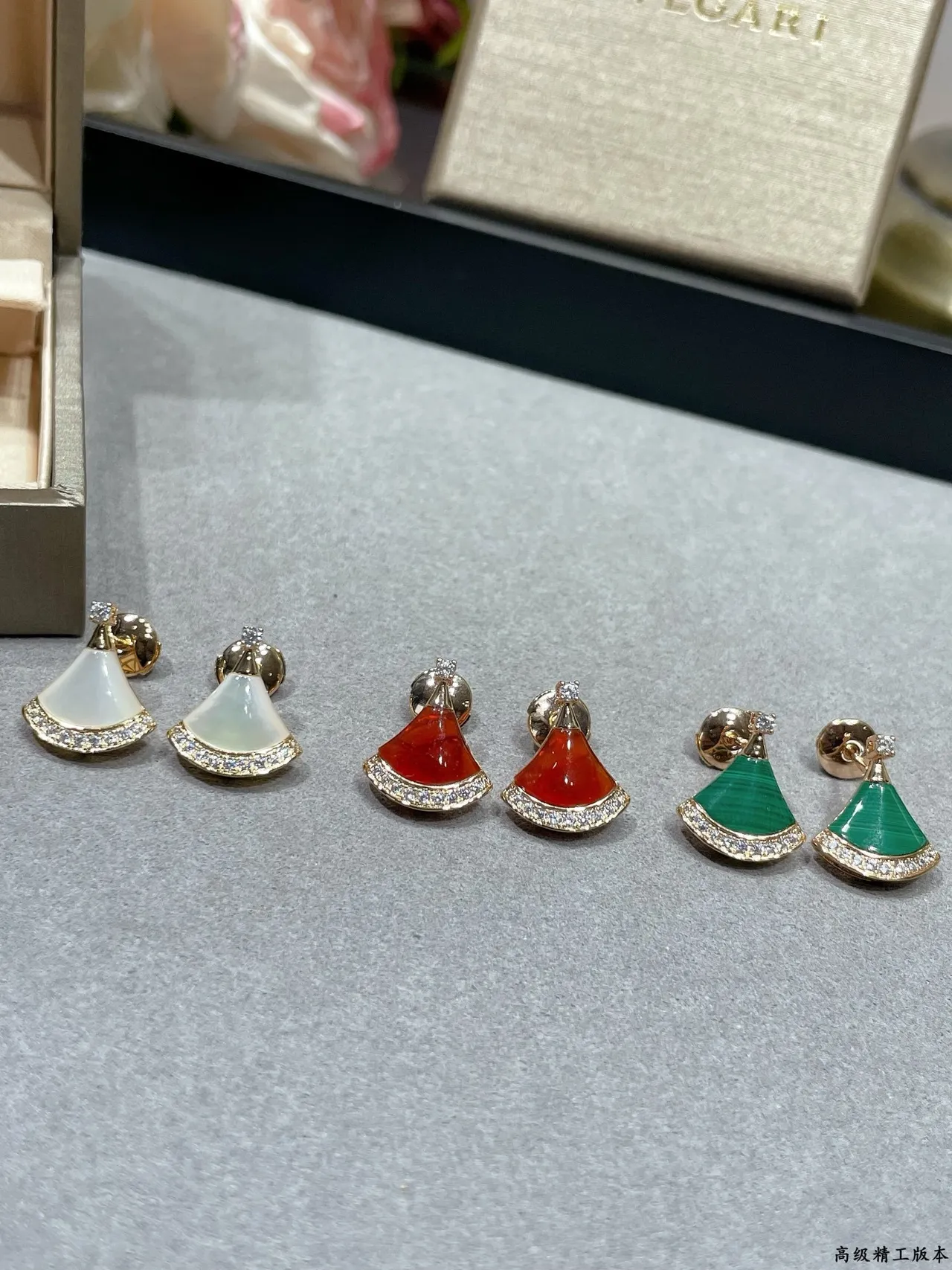 Van Cleef & Arpels Pavé Alhambra Malachite boucles d'oreilles éventail 5