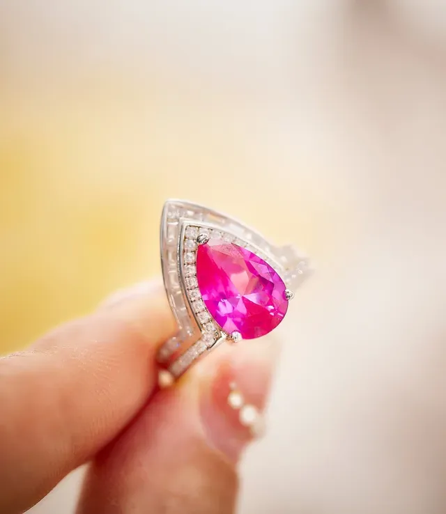Van Cleef & Arpels Anel Halo de Diamantes com Gemstone Rosa Corte em Forma de Pera 4