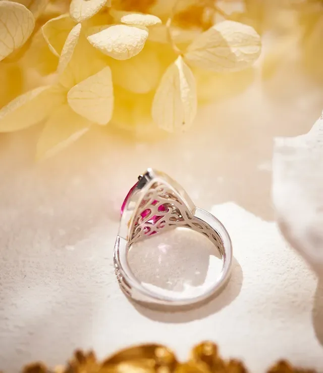 Van Cleef & Arpels Anel Halo de Diamantes com Gemstone Rosa Corte em Forma de Pera 5
