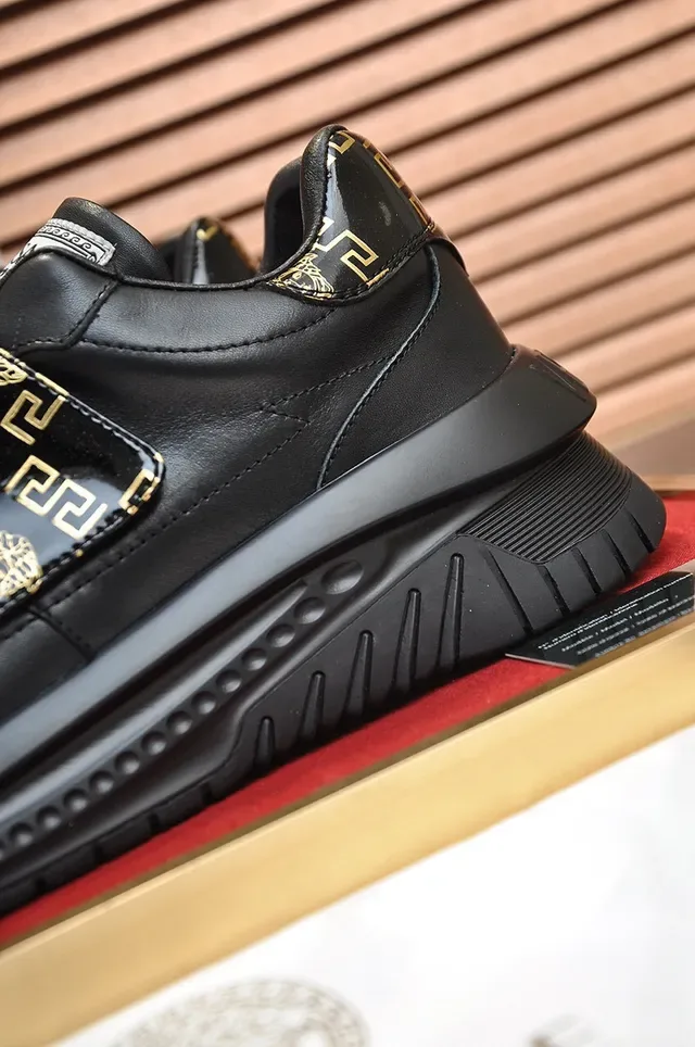 Versace Black Gold Sem cordões Slip-On Couro brilhante Tênis lifestyle 2