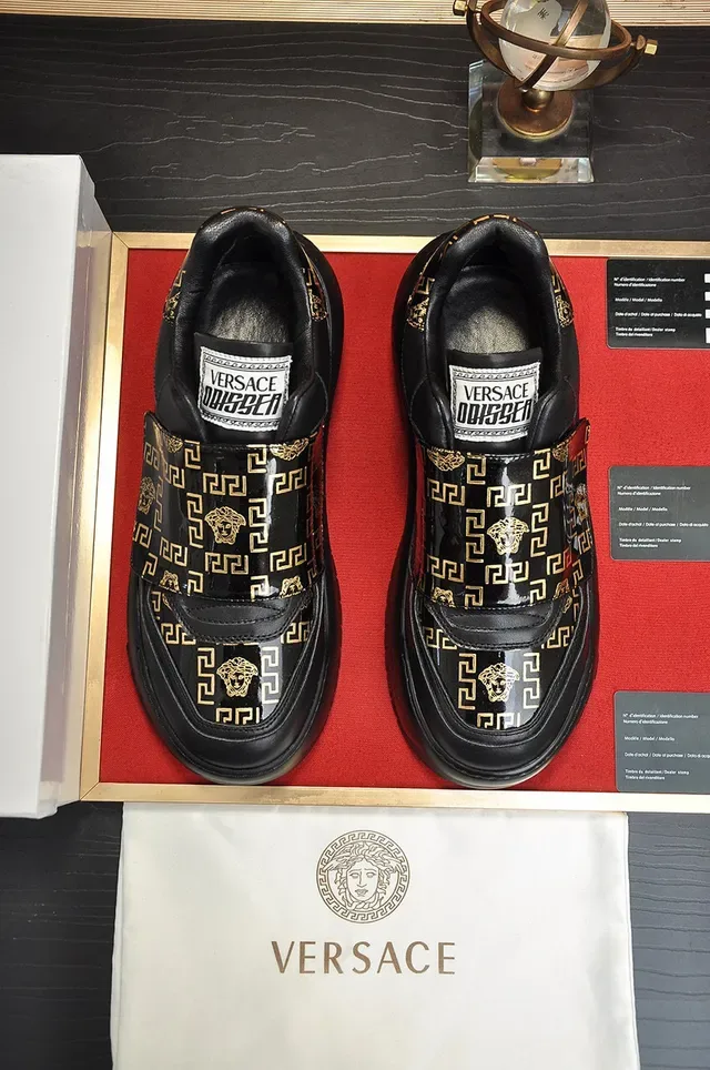 Versace Black Gold Sem cordões Slip-On Couro brilhante Tênis lifestyle 9