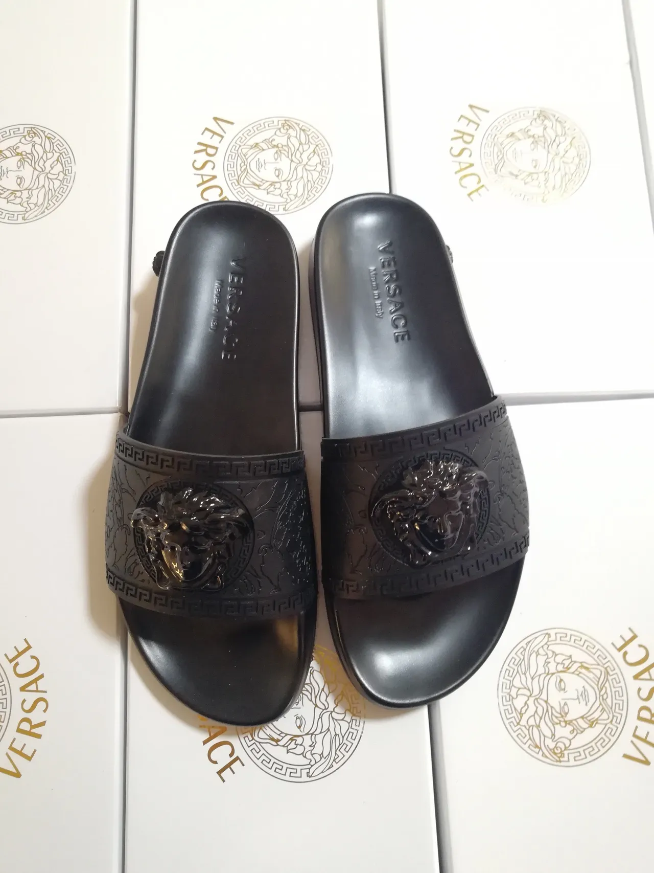 Versace काला सोना मेड्यूसा हेड एप्लिके ग्रीका बॉर्डर पैटर्न स्लिपर्स 2
