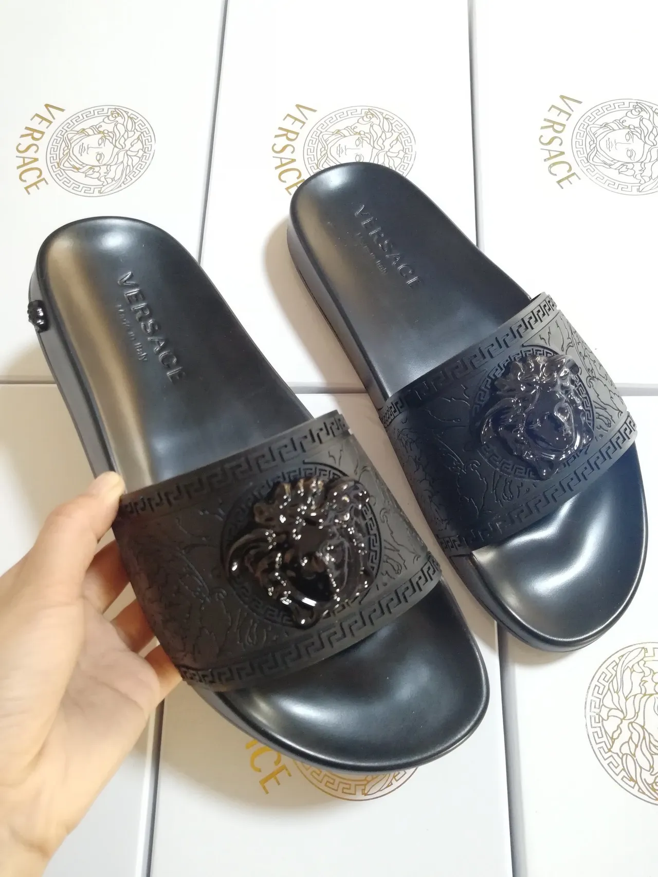 Versace काला सोना मेड्यूसा हेड एप्लिके ग्रीका बॉर्डर पैटर्न स्लिपर्स 3