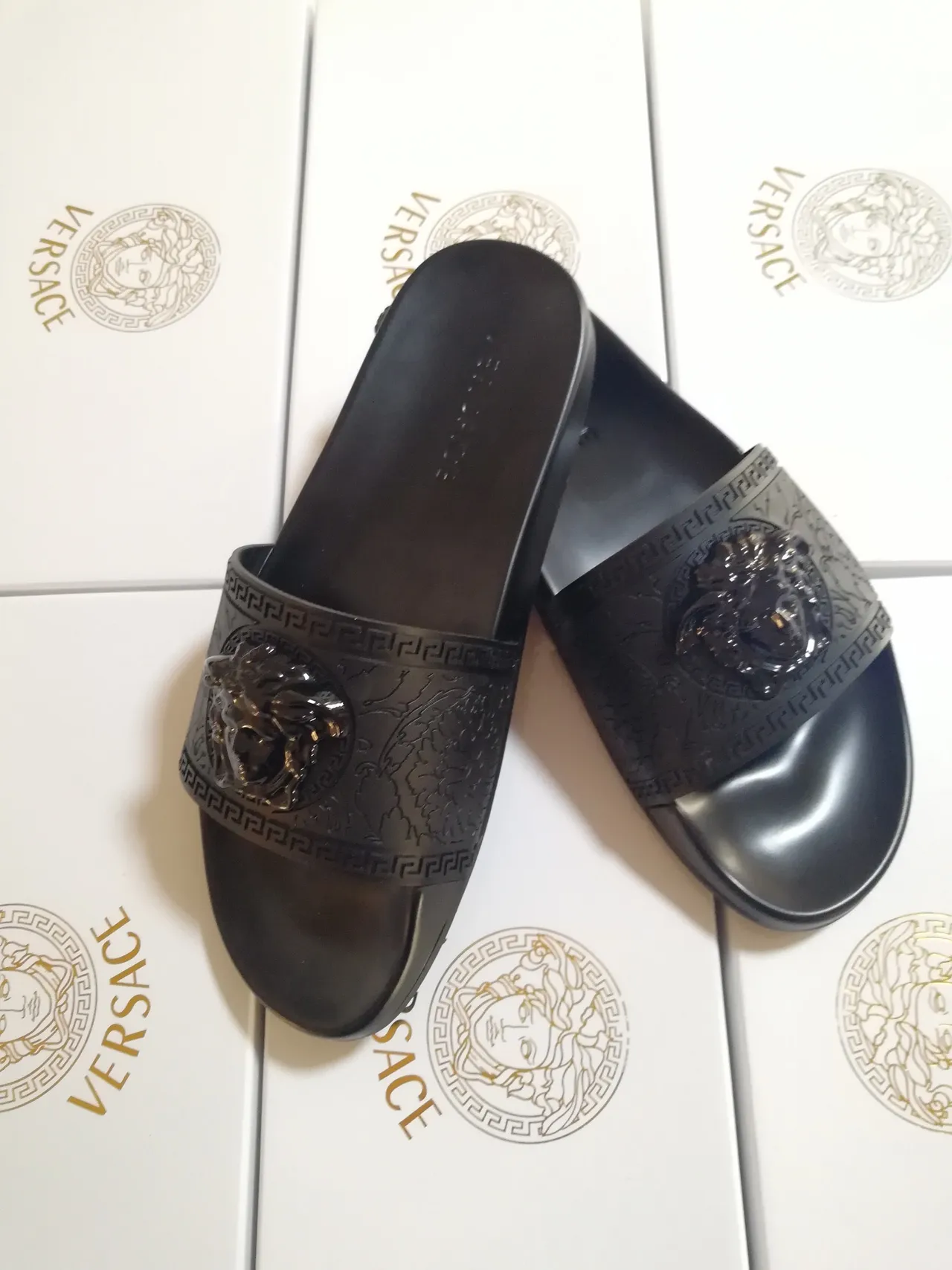 Versace काला सोना मेड्यूसा हेड एप्लिके ग्रीका बॉर्डर पैटर्न स्लिपर्स 4