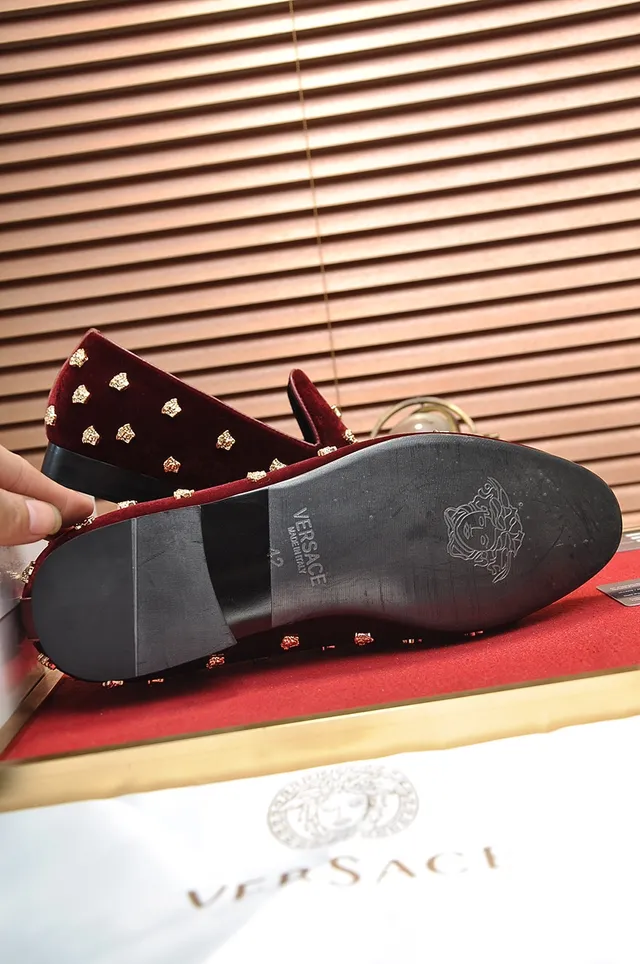 Versace Chain Reaction Bordeaux Doré Velours Supérieur Medusa Stud Embellishment Loafer 2