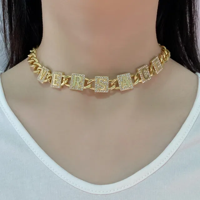 Collier Versace Chain Reaction Chaîne Curb Or et Argent avec Charms de Lettres Cristallisés 8