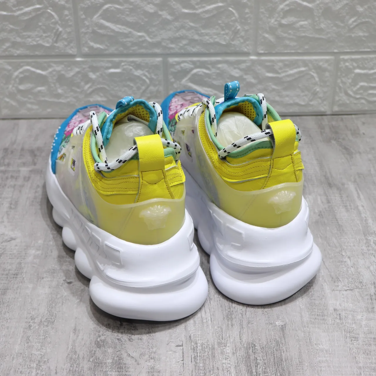 Versace Chain Reaction बहुरंगी फूलात्मक पारदर्शी चंकी स्नीकर 3