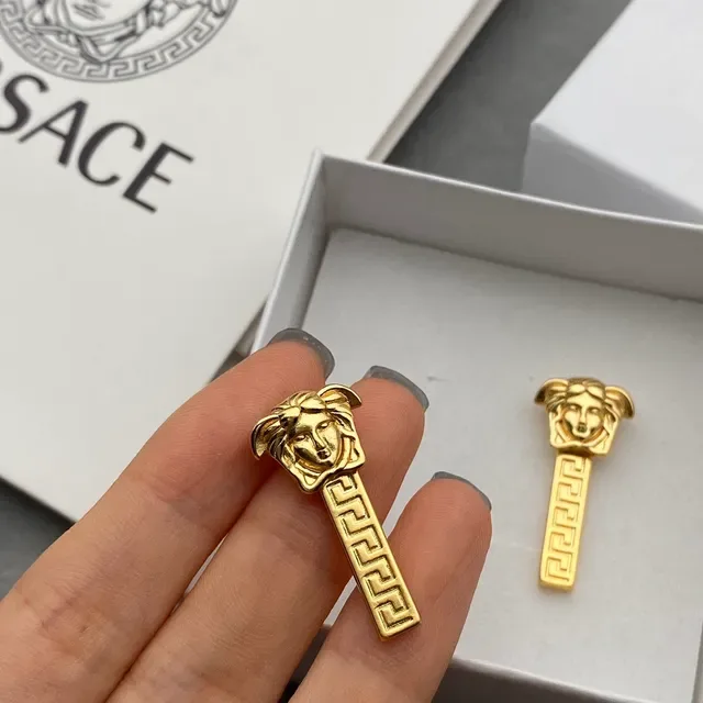Versace Medusa Gold-Tone Greca Key Drop Pendientes 3