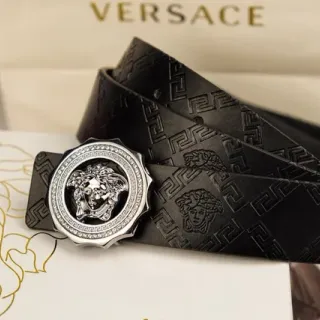 Versace मेडूसा ग्रेका उभरी हुई काली चमड़े की बेल्ट