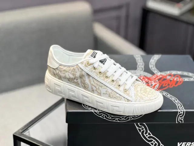Versace Odissea Baroque Jacquard Baskets lifestyle blancs 5
