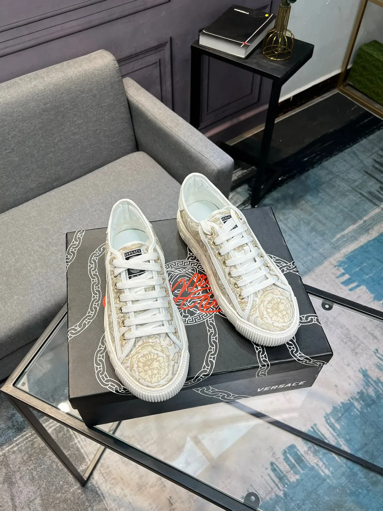 Versace Odissea Baroque Jacquard Baskets lifestyle blancs 6