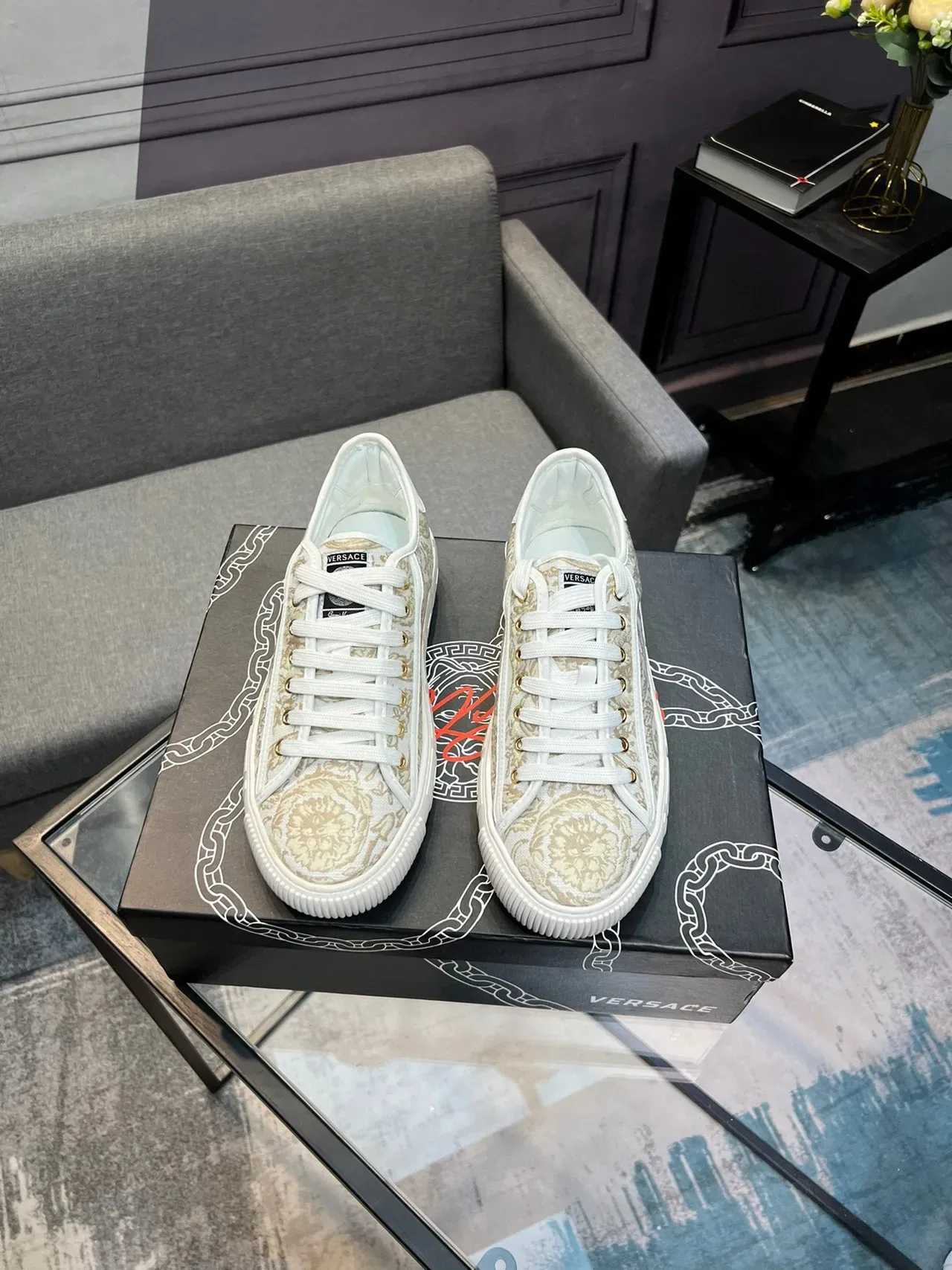 Versace Odissea Baroque Jacquard Baskets lifestyle blancs 7