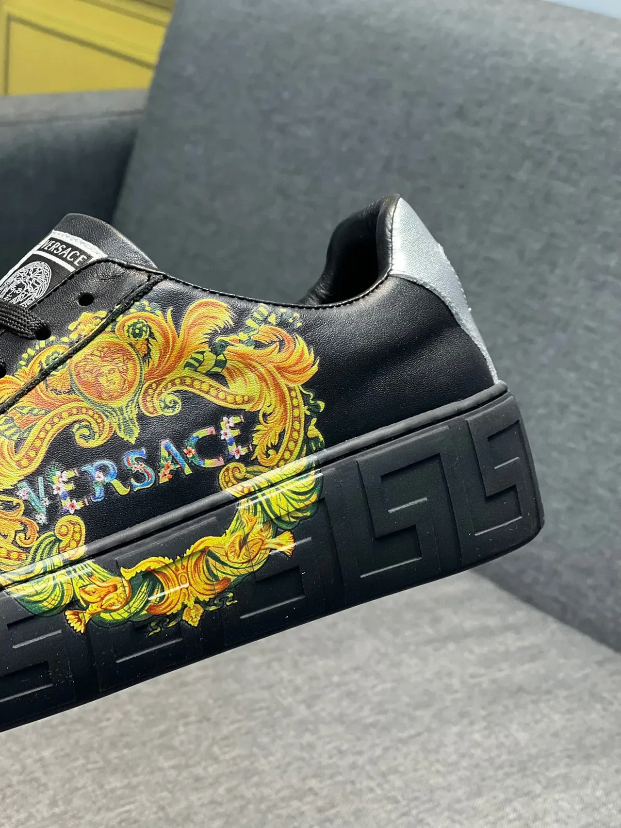 Versace Odissea Sneakers Plateforme Noir Cuir Graphique Orné Style de Vie 2