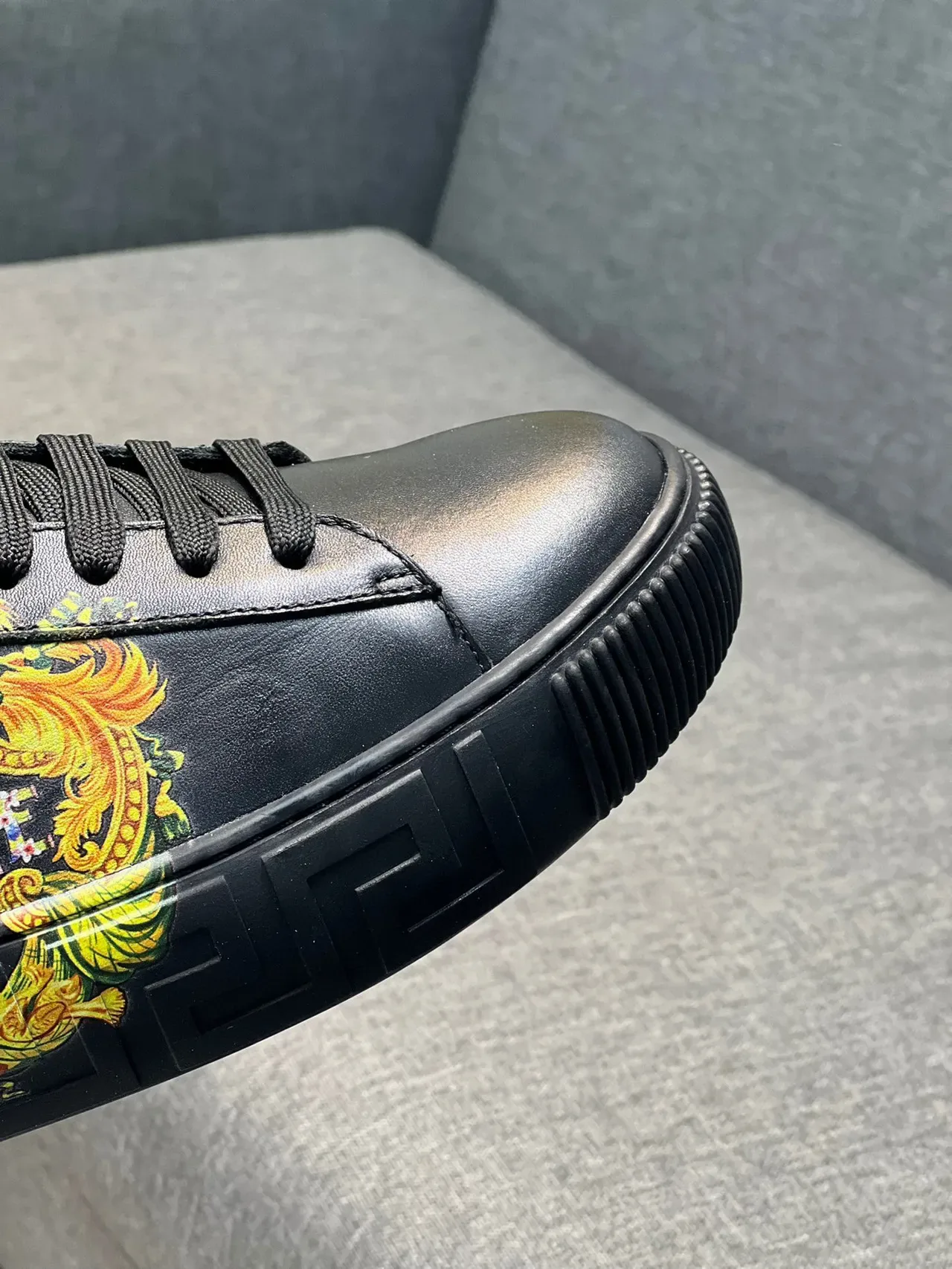 Versace Odissea Sneakers Plateforme Noir Cuir Graphique Orné Style de Vie 4