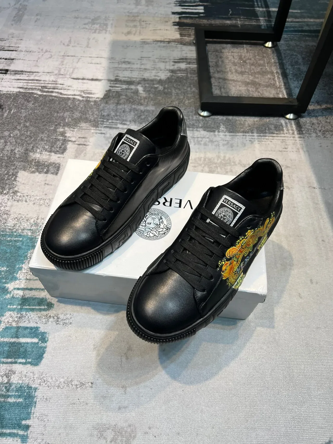 Versace Odissea Sneakers Plateforme Noir Cuir Graphique Orné Style de Vie 6