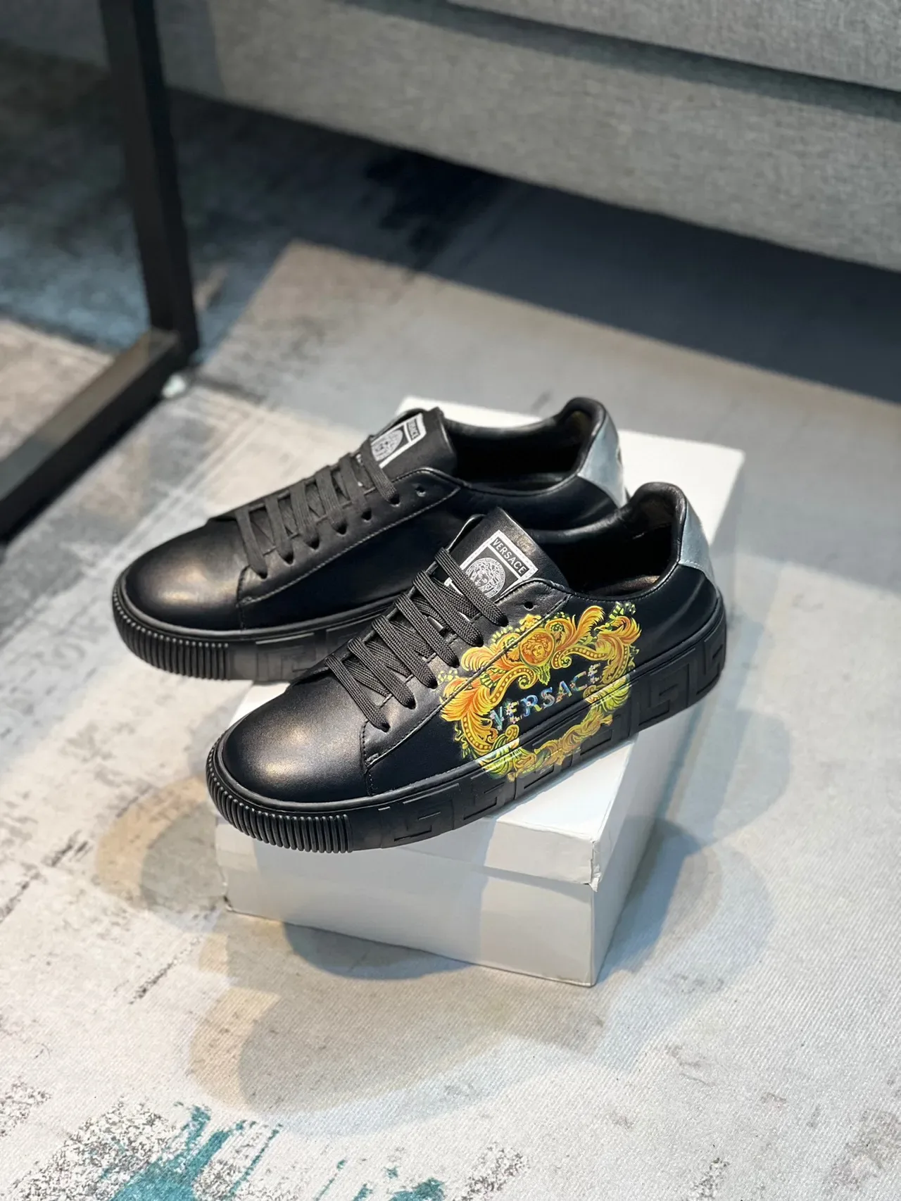 Versace Odissea Sneakers Plateforme Noir Cuir Graphique Orné Style de Vie 8
