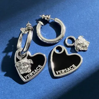Versace 银色黑色心形搪瓷耳环