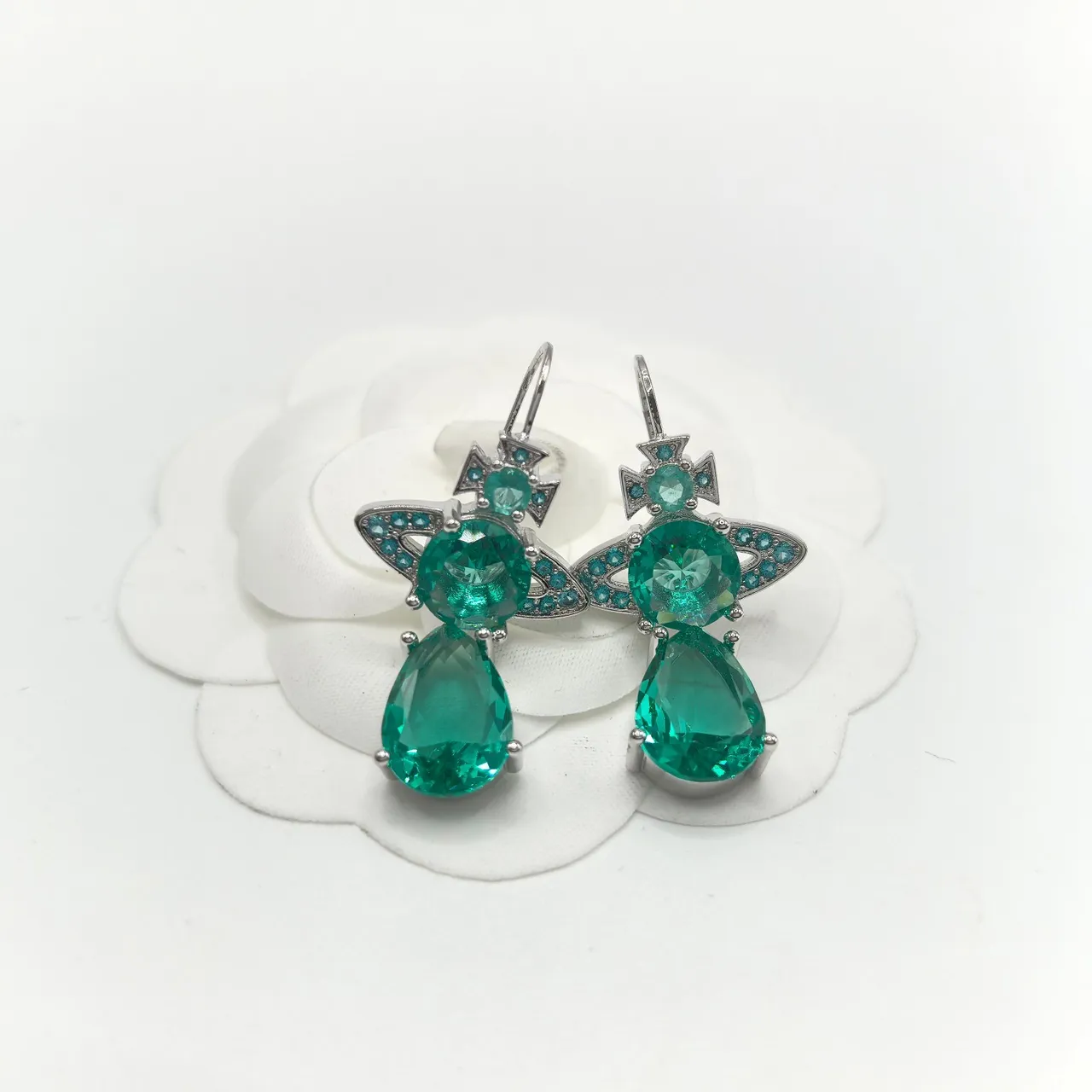 Vivienne Westwood Orb Collection Vert Argent Motif Pierres facettées Boucles d'oreilles 2