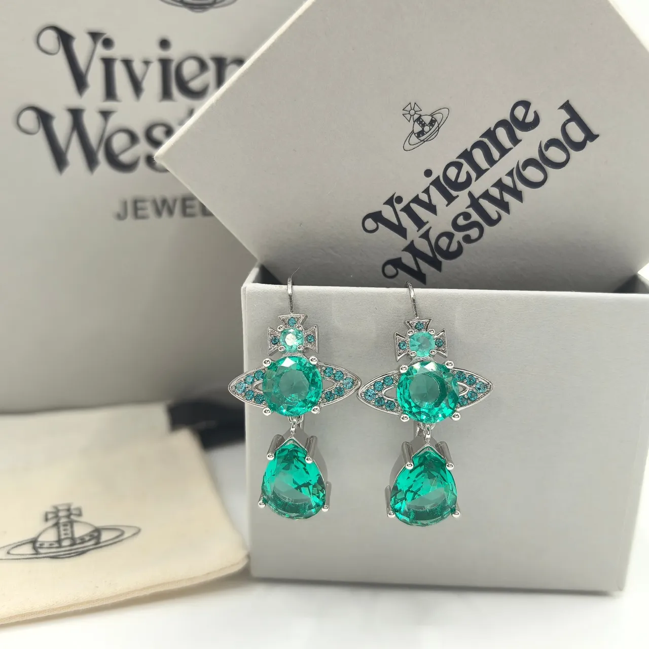 Vivienne Westwood Orb Collection Vert Argent Motif Pierres facettées Boucles d'oreilles 5