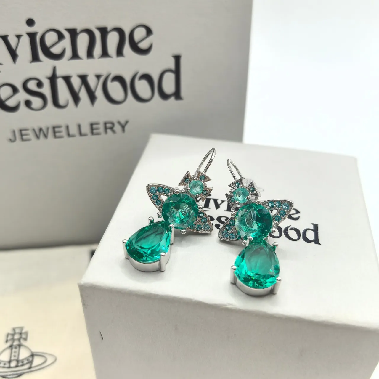 Vivienne Westwood Orb Collection Vert Argent Motif Pierres facettées Boucles d'oreilles 6