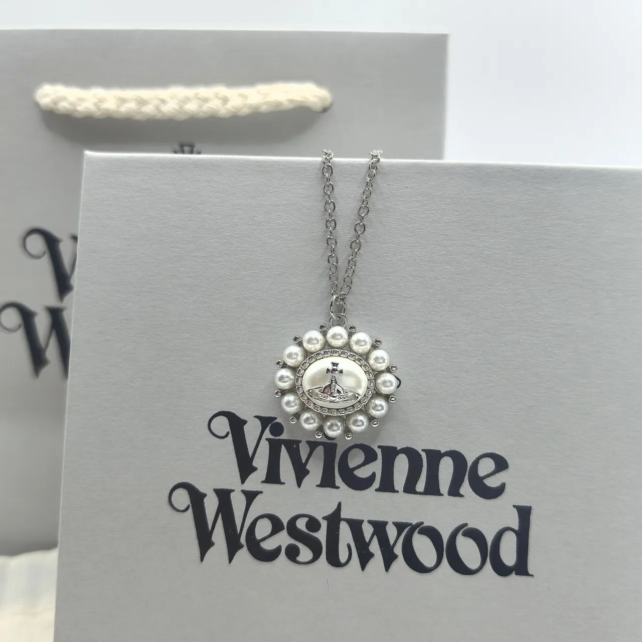 Vivienne Westwood Pérola Orbe Ouro Prata Halo Emblema Brincos 3