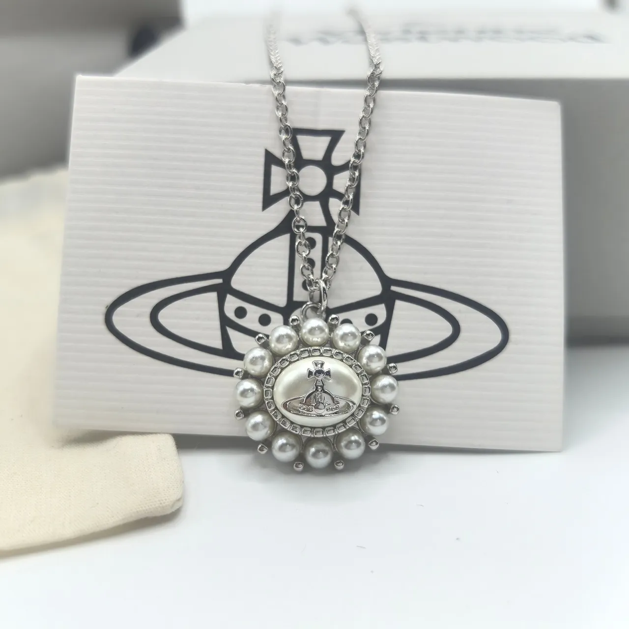 Vivienne Westwood Pérola Orbe Ouro Prata Halo Emblema Brincos 4