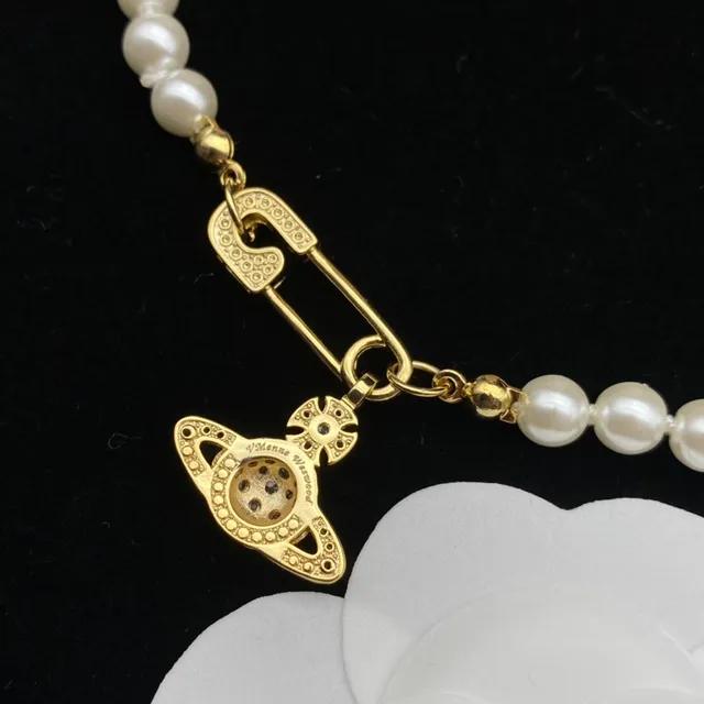 Vivienne Westwood Collier de perle boule et épingle de sécurité 4