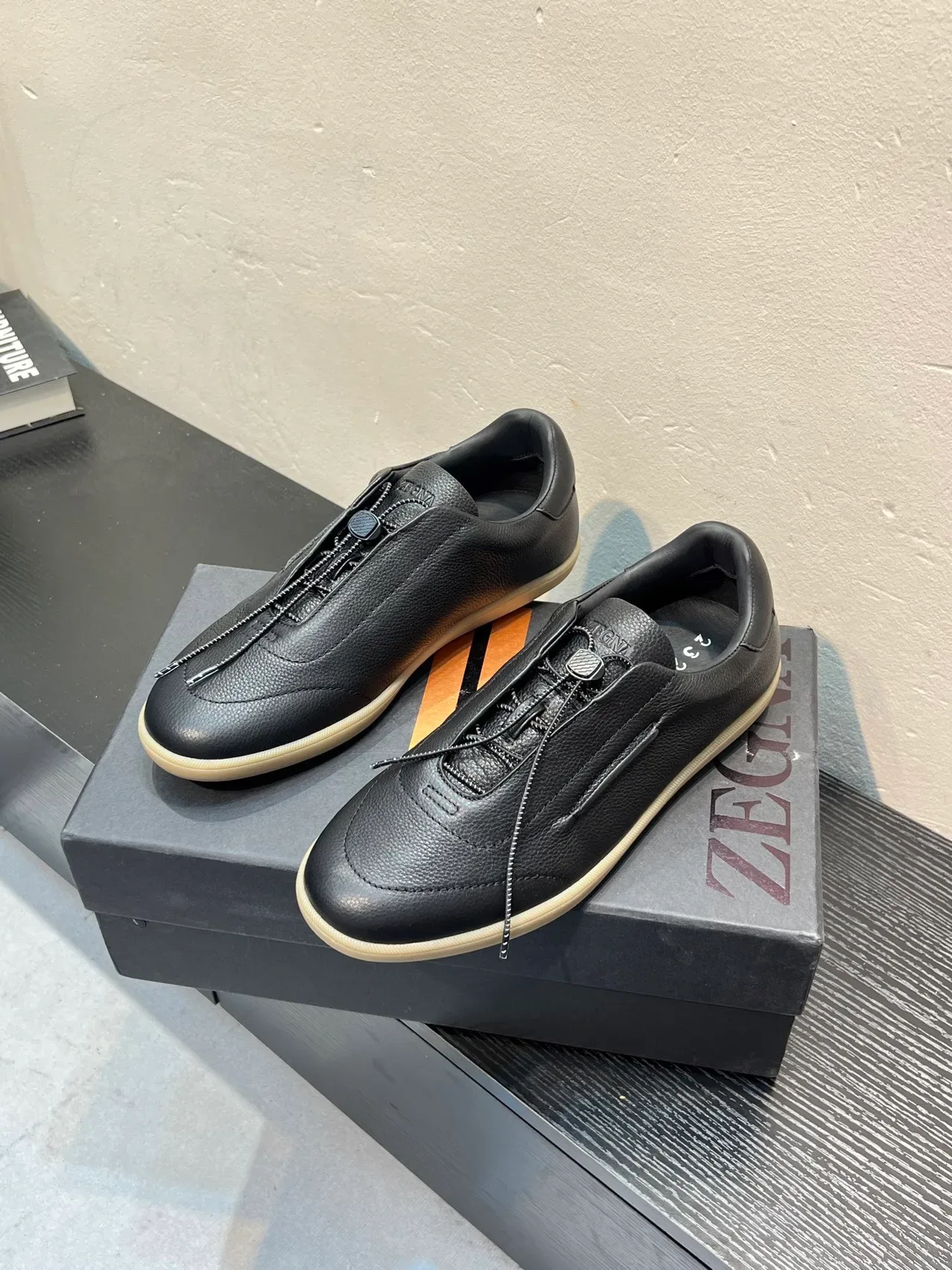 Zegna Noir cuir pebbled sans lacets Toggle sneaker lifestyle 3