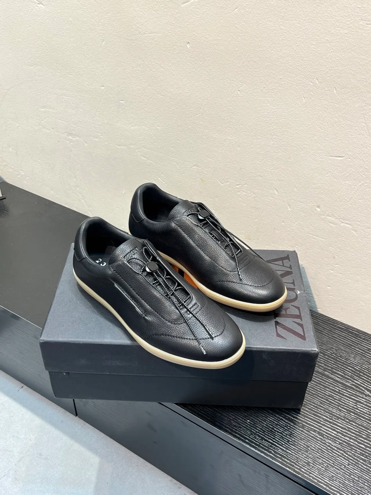 Zegna Noir cuir pebbled sans lacets Toggle sneaker lifestyle 5