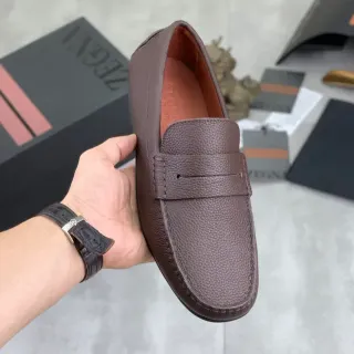 Zegna भूरा पेबल्ड लेदर पेनी लोफर्स
