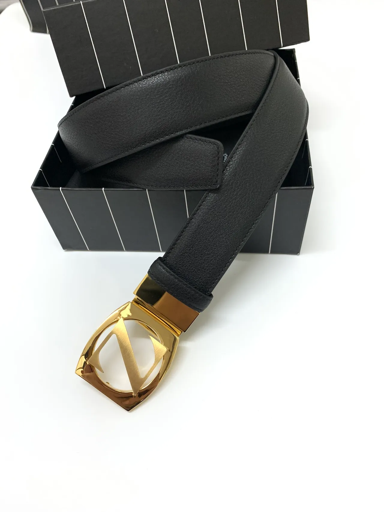 Zegna Z Monogram حزام مع مشبك أسود ذهبي جلد حبيبي كامل مصقول بشكل درع 2