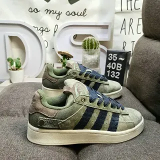 Adidas सैन्य हरा, नौसेना नीला, जैतून हरा सूड और कॉर्डुरॉय अपर, नीला तीन पट्टी ओवरले लाइफस्टाइल स्नीकर