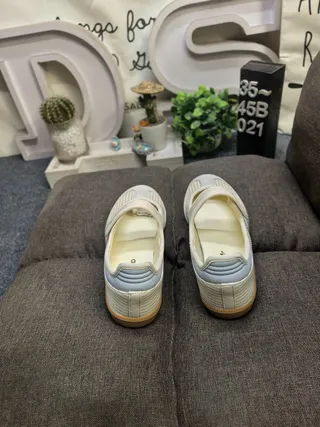 Adidas 米色棕色 无带 玛丽珍 系带 麂皮鞋面 生活方式运动鞋 8