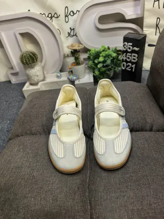 Adidas 米色棕色 无带 玛丽珍 系带 麂皮鞋面 生活方式运动鞋 10