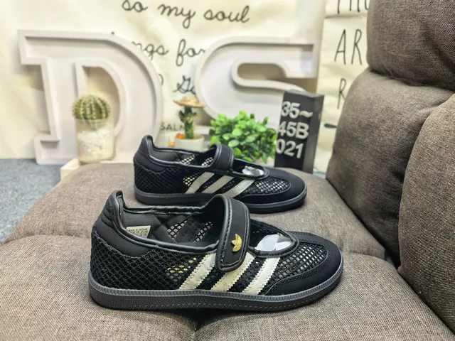 Adidas 米色棕色 无带 玛丽珍 系带 麂皮鞋面 生活方式运动鞋 21