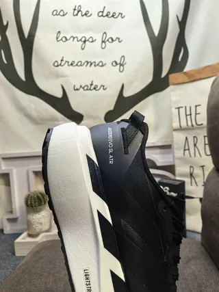 Adidas Chaussures de course en maille et synthétique noir blanc semelle intermédiaire sculptée épaisse 3