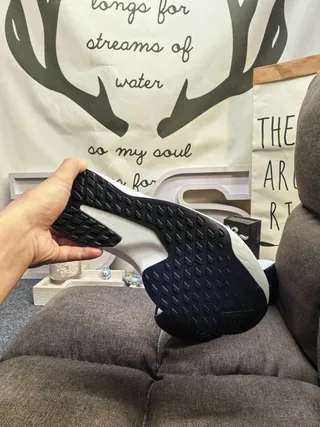 Adidas Chaussures de course en maille et synthétique noir blanc semelle intermédiaire sculptée épaisse 4