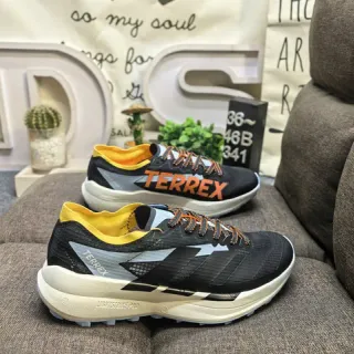 Adidas Zapatos de correr con parte superior de malla ingenieril negra y amarilla forro de collar