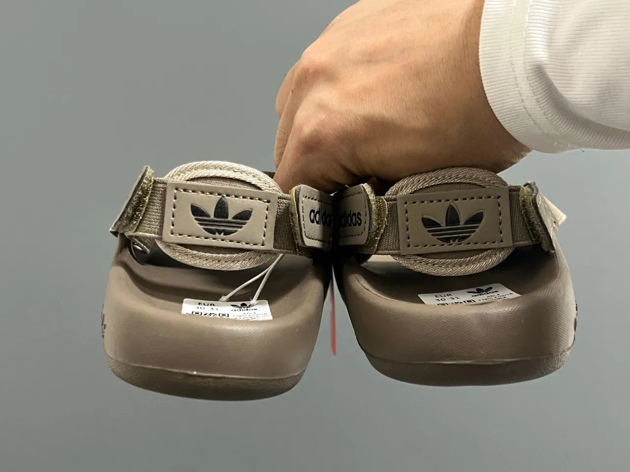 Adidas Bleu Noir Construction EVA Moulée Sangle Unique Large d'Avant-Pied Sandales Casuales 24